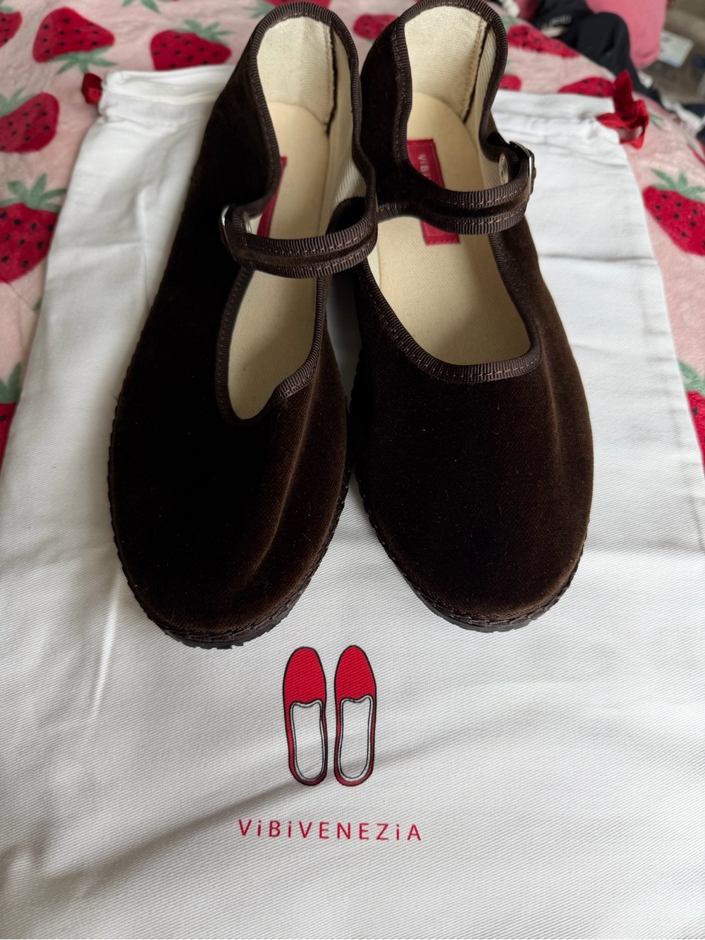 Vibi Venezia brown velvet Mary Jane flats - Picture 2 of 11